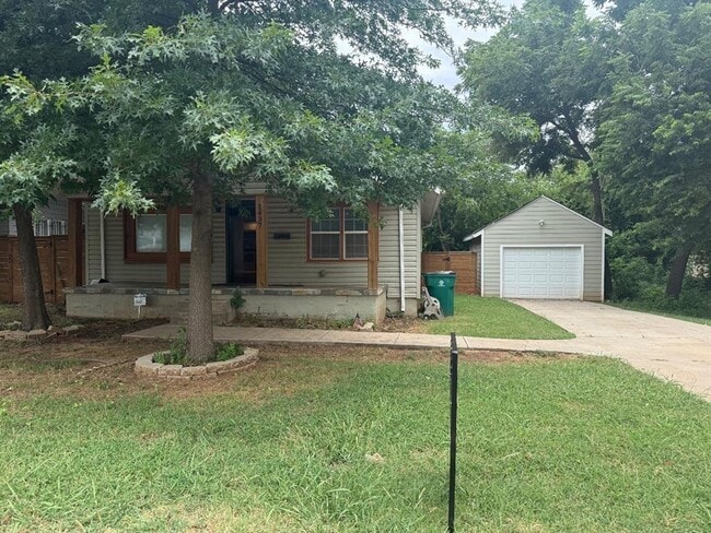 Photo - 1437 NE 33rd St