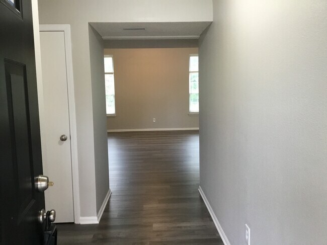 Photo - 1465 Creekside Dr