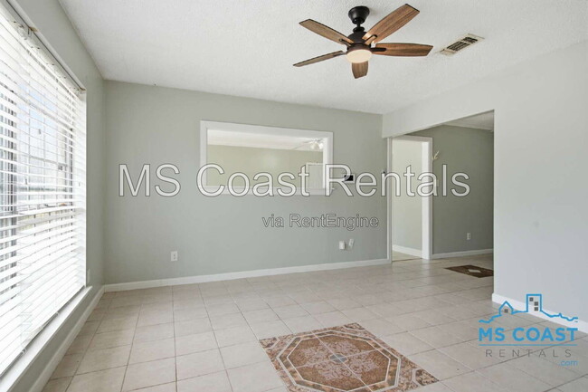 Photo - 657 Octave St