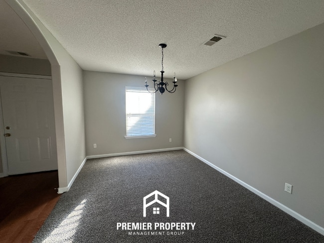 Photo - 411 Springer Cv