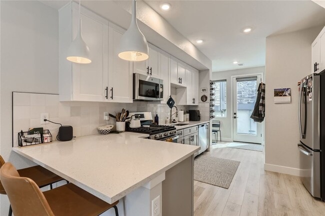 Photo - 1277 Yates St