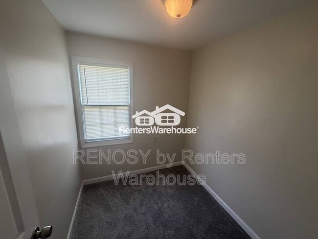 Photo - 2067 Larkhall Rd