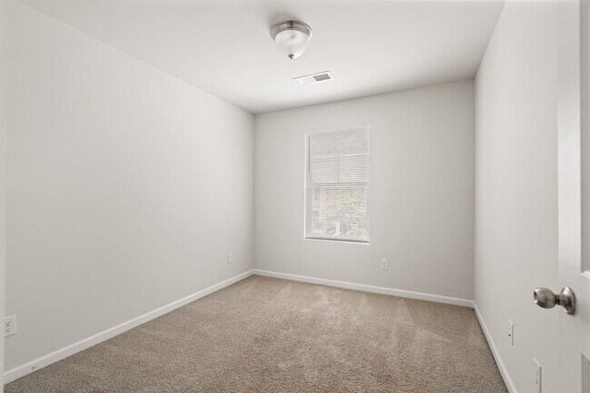 Photo - 3 Bedroom Townhome in Jonesboro!