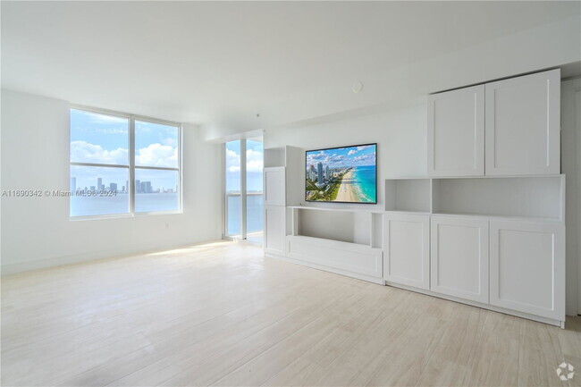 Building Photo - 1800 Sunset Harbour Dr Rental