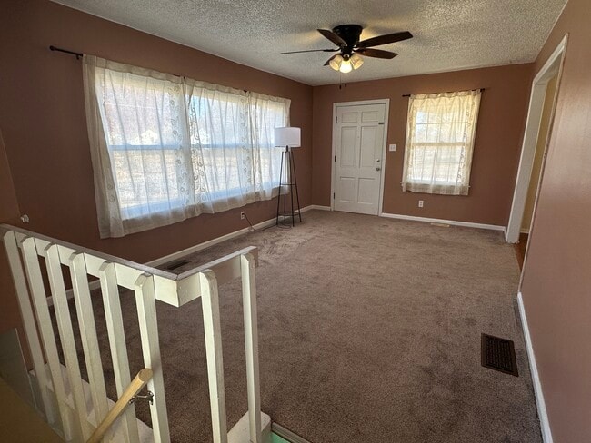 Photo - 957 N Ridgewood Dr