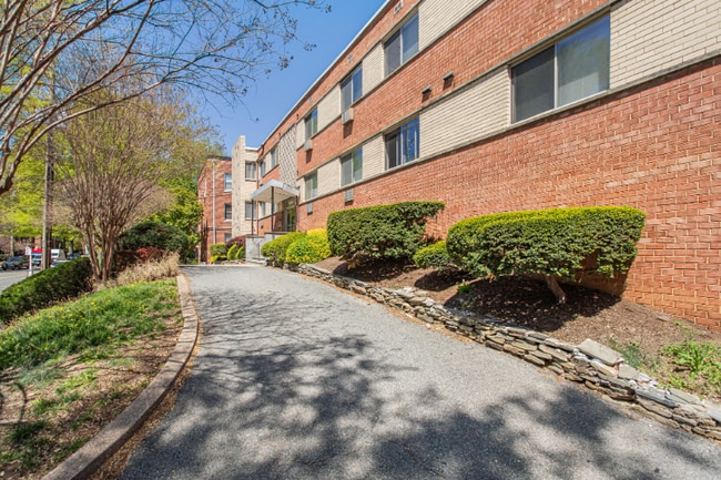 Photo - 4465 MacArthur Blvd NW Apartamento Unidad 8