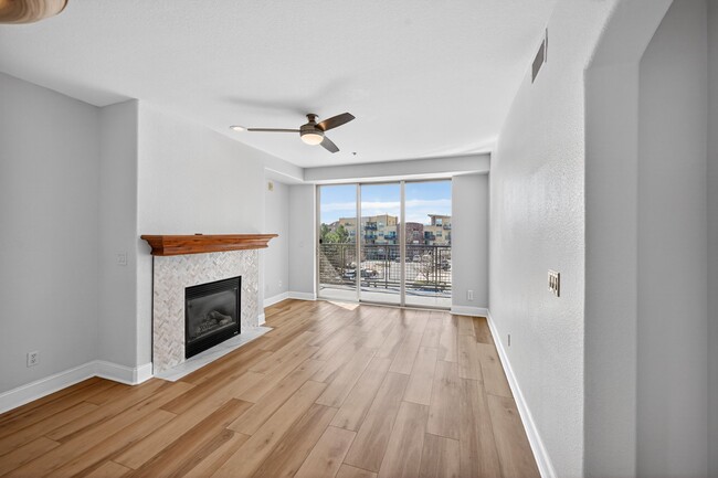 Building Photo - 9079 E Panorama Cir Unit 301