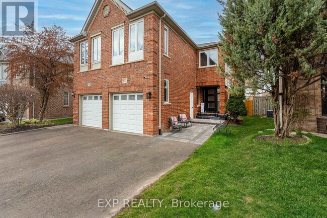 Photo - 457 Heddle Crescent