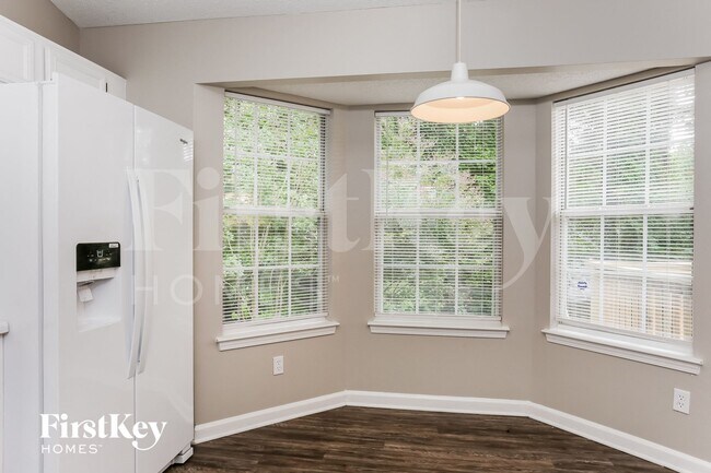 Photo - 6319 Hillview Ln