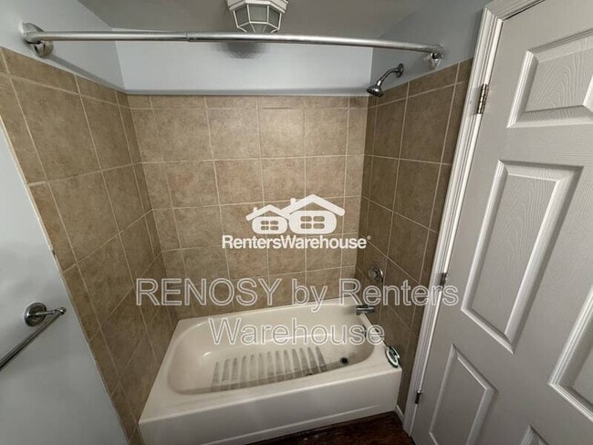 Photo - 907 Woodbridge Ct