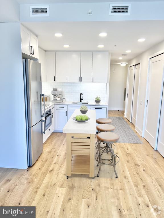 Building Photo - 1211 Van St SE Unit 316 Rental