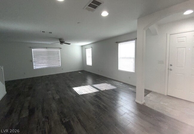 Photo - 1051 Admiral Emblem St