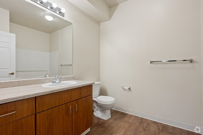 2BR, 2BA - 1,000SF - Second Bathroom