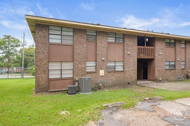Building Photo - 5340 La Roche Ave Unit 2