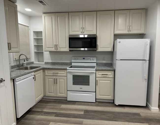 Photo - 28532 Grayling Ave