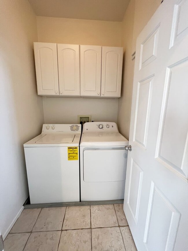 Photo - Large Townhome - 3 Bed/ 3 Bath with 2 car garage in Carmel Valley!