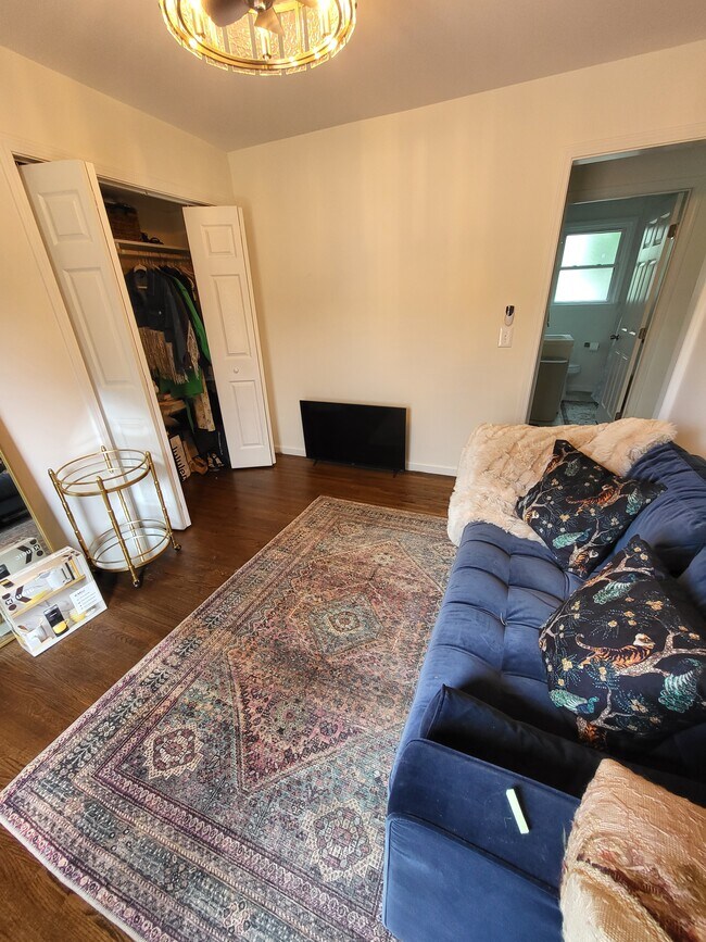 Living Room - 1512A Sweetbriar Ave Unit A