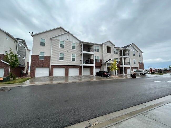 Photo - Beautiful Newly Built 3 bedroom, 2 bathroom Condo in Vineyard!