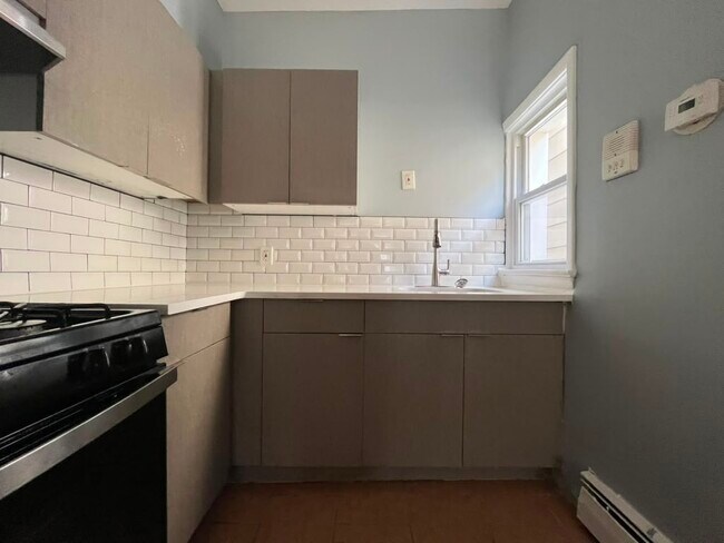 Photo - 1049 Broadway Unit 2