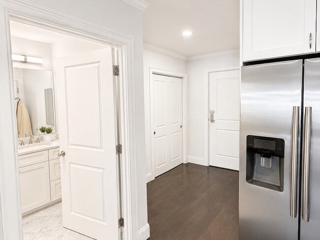 Photo - 728 E Broadway Unidad 205