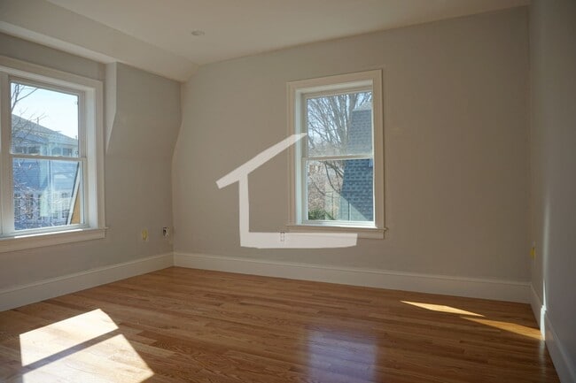 Photo - Newly Constructed 5bed, 3 bath apartment in Brighton - great value!