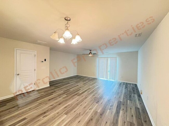 Photo - 3900 Swinton St