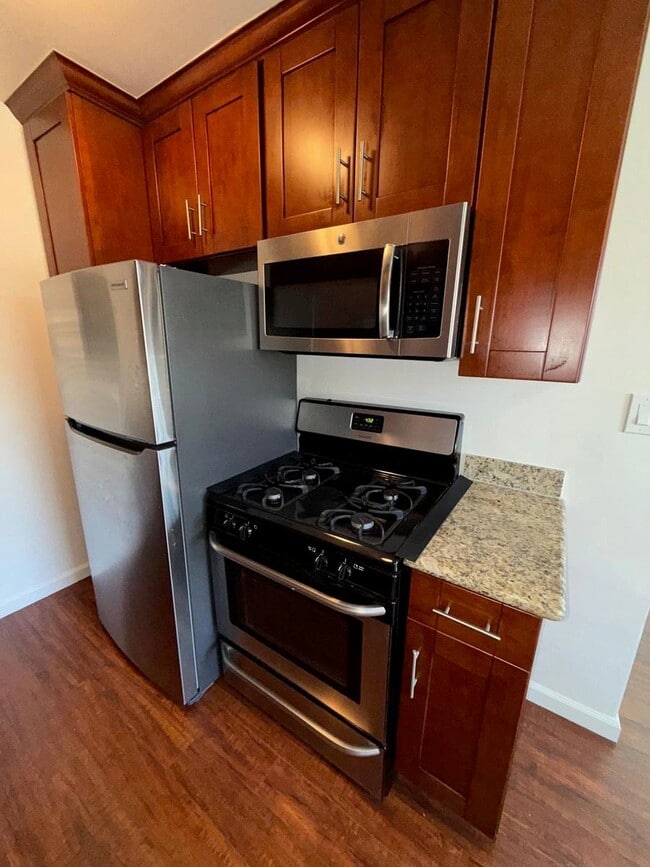 Building Photo - 1263 Hayworth Ave Rental