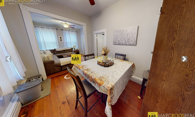 Photo - 208 Banks St