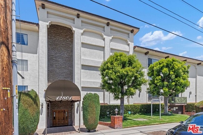 Building Photo - 12801 Moorpark St Unit 206