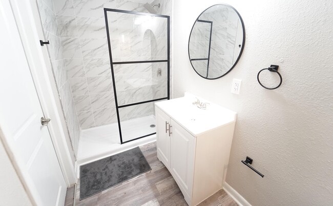 Photo - 912 Bentley St