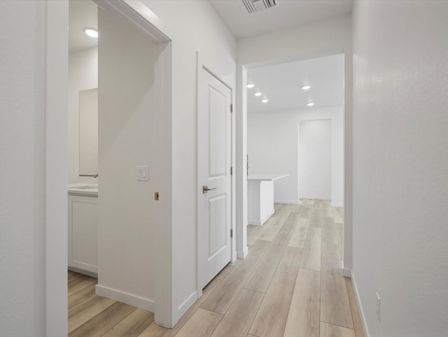 Photo - 6153 N Ceylon St Unidad 308-4