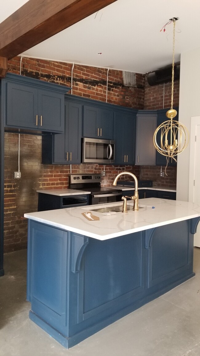 Photo - 503 Main St S