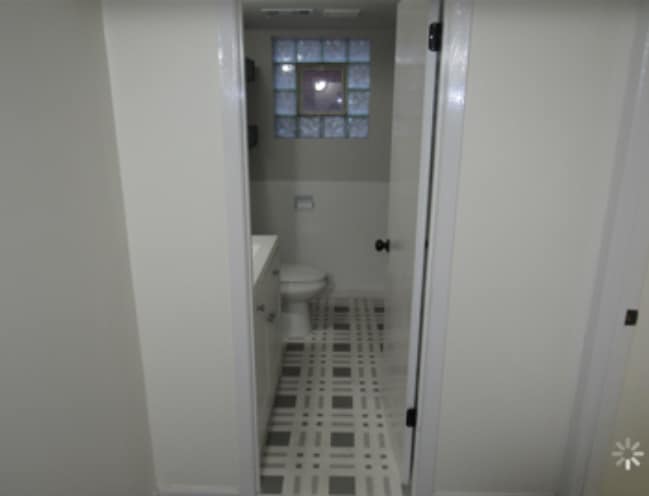 Building Photo - 4821 Columbus Dr Unit Apt1