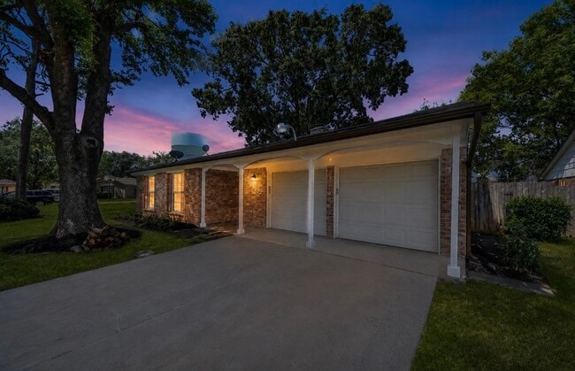 Building Photo - 10602 Raydell Dr