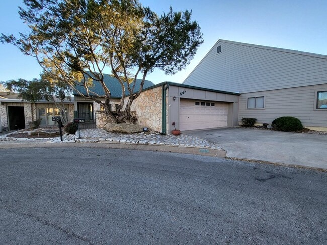 547 Fairway Dr