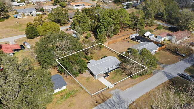 Photo - Cozy, fenced 2BR, 1.5BA in NE