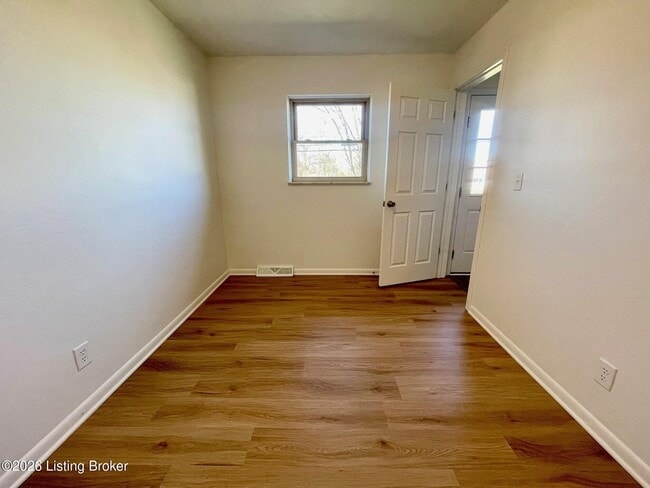 Photo - 631 Parkwood Dr