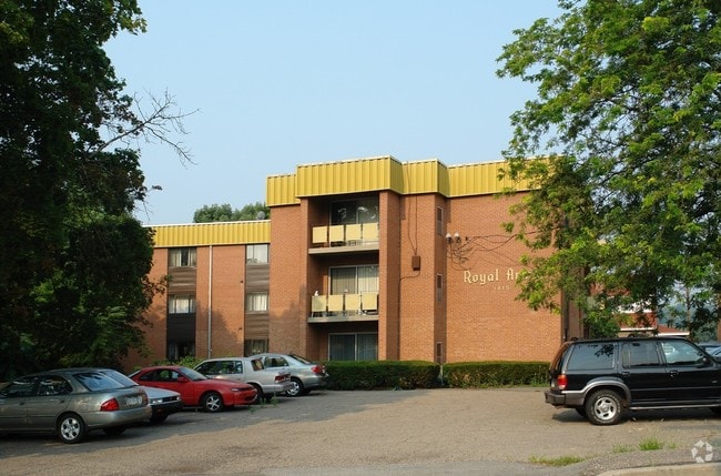 Photo - Royal Arms Apartments