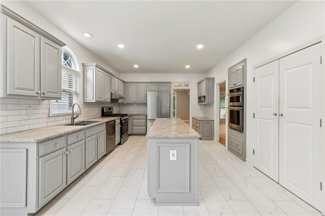 Building Photo - 3740 Ashford Point