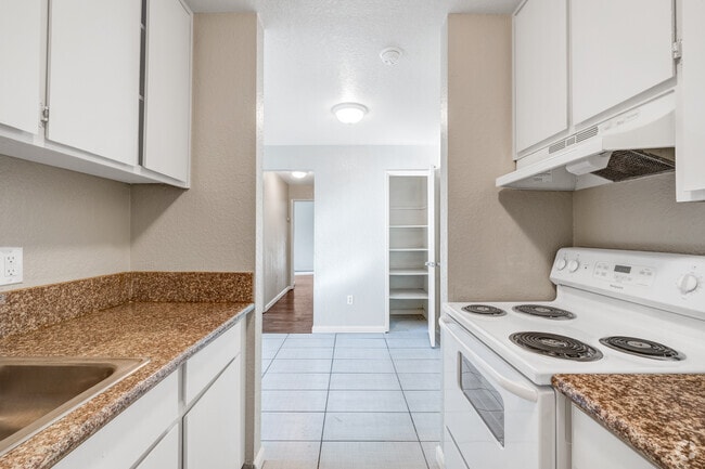 Kitchen - Pacific Villas at Shelly Court