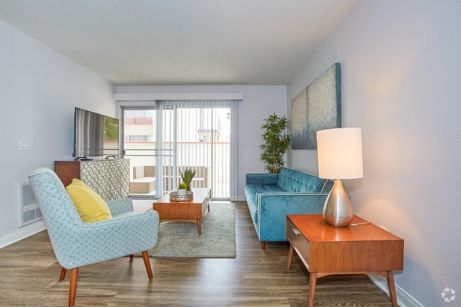 1BR, 1BA - 850 SF