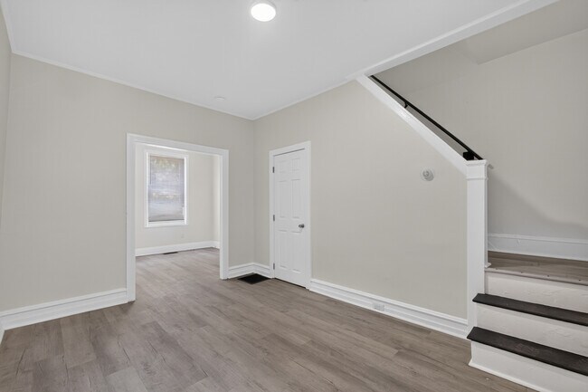 Photo - 109 N Warren St