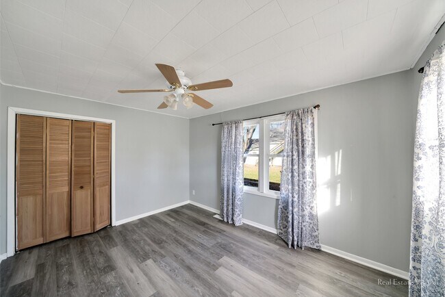 Photo - 303 S East St
