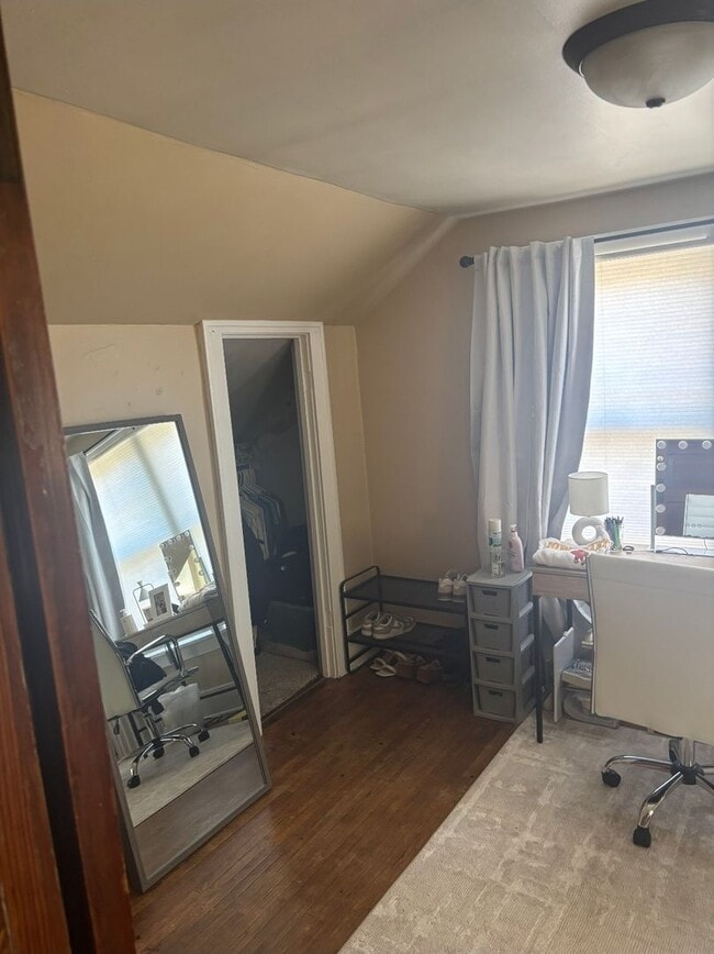 Photo - Available June 2026! 4 Bedroom House Close to Campus!