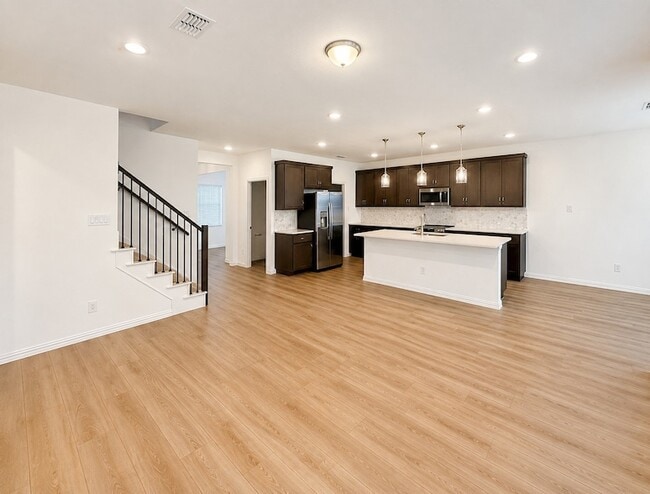 715 Roanoke Dr