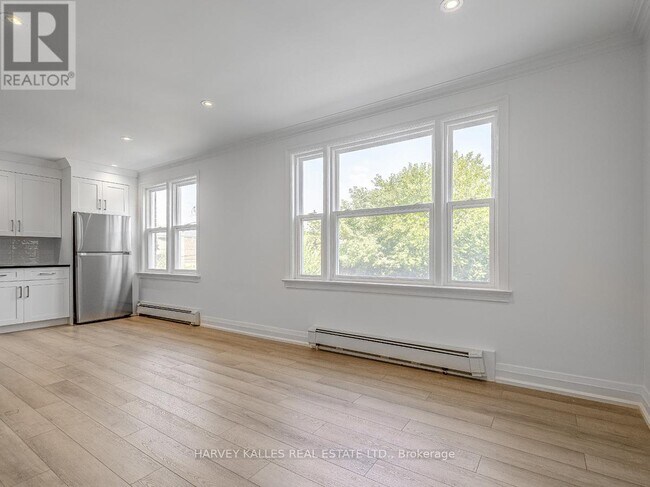 Photo - 8 Markdale Ave Unit 2