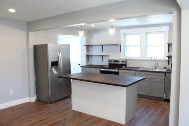 Photo - 115 N Central Ave