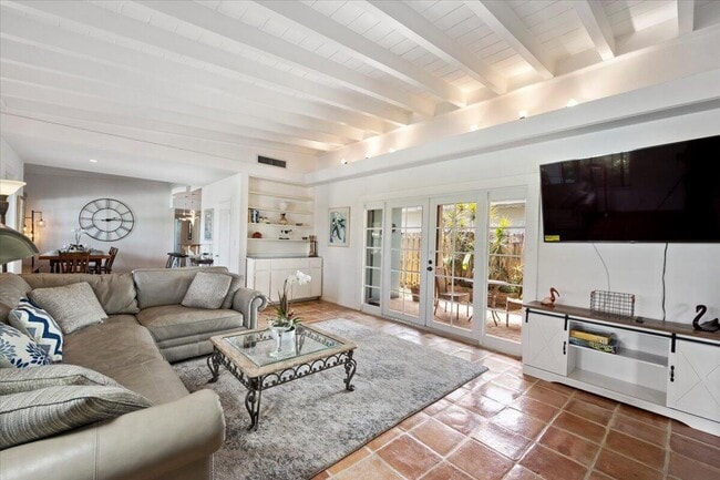 Photo - 2201 N Lakeside Dr