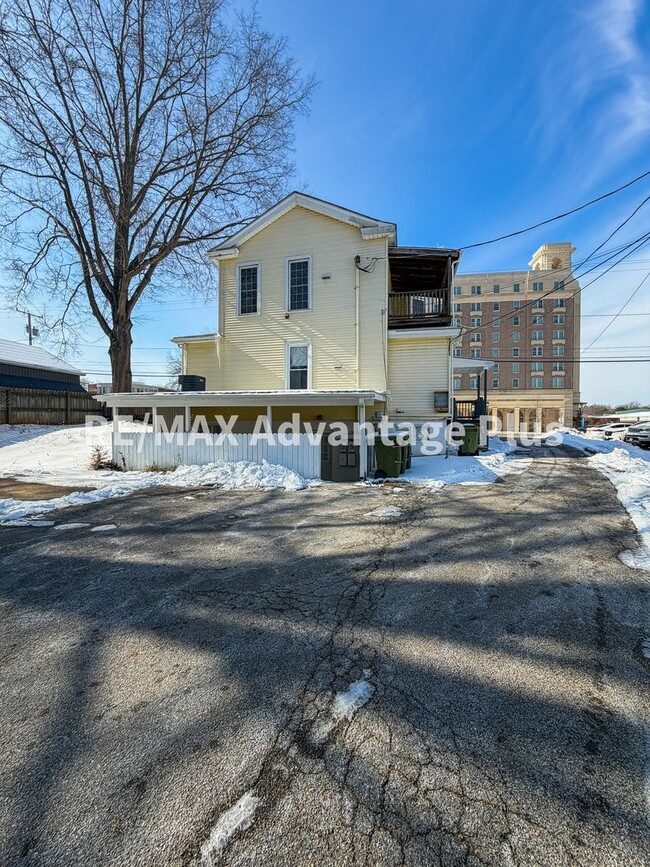 Building Photo - 400 S Main St Unit 3