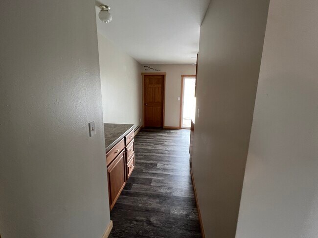 Photo - 407 Mallard St